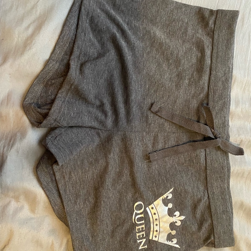 “Queen” shorts